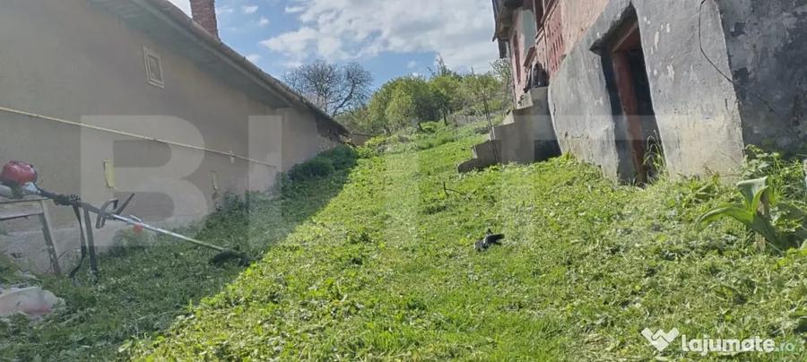 Casă cu 2 camere cu Teren 2111 Mp în Săndulești