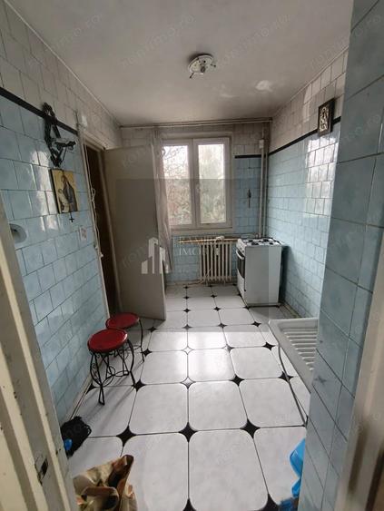 Apartament cu 3 camere semidecomandat în 1 Decembrie 1918