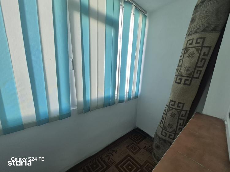 Apartament cu 3 camere în Dumbrava
