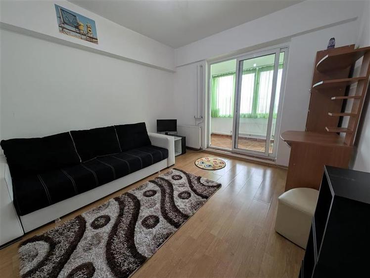 Apartament cu 3 camere semidecomandat în Ultracentral