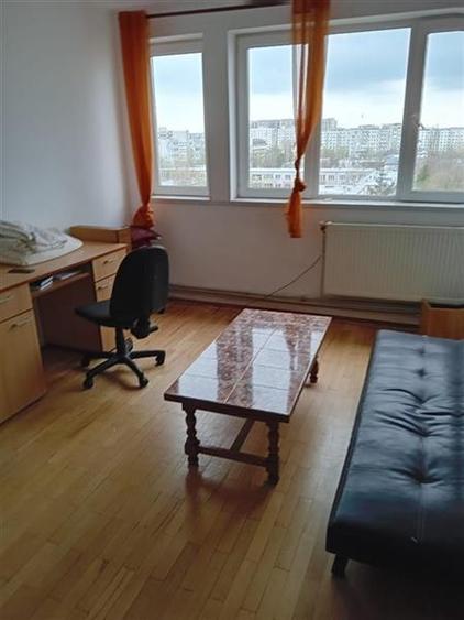 Apartament cu 3 camere semidecomandat, mobilat în Titan
