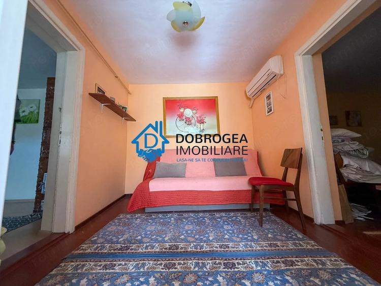 Casă cu 6 camere cu Teren 320 Mp în Păcii