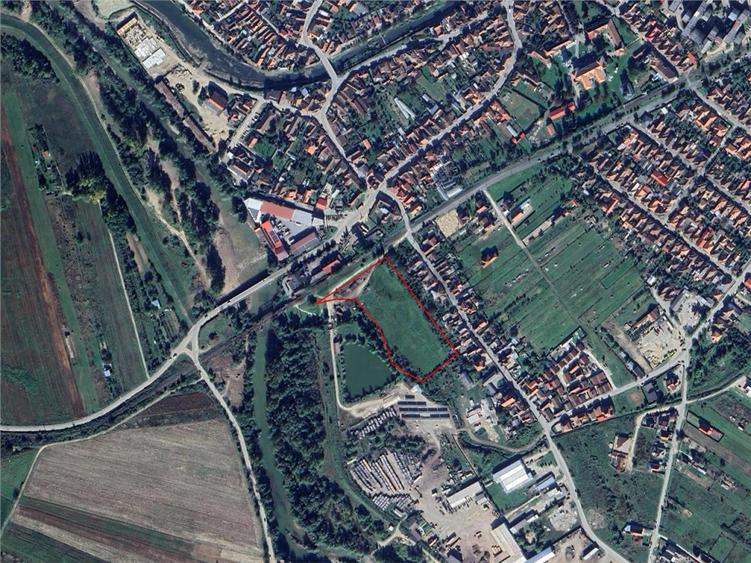 Teren de 13500 mp, în Central