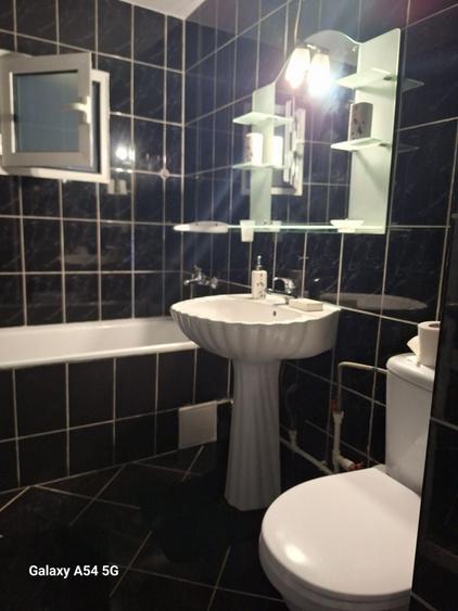 Apartament cu 2 camere decomandat în Calarași 4