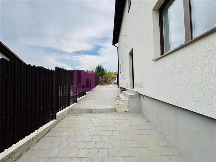Duplex cu 4 camere cu Canalizare în Central
