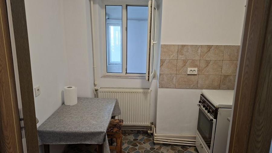 Garsonieră decomandată în Central
