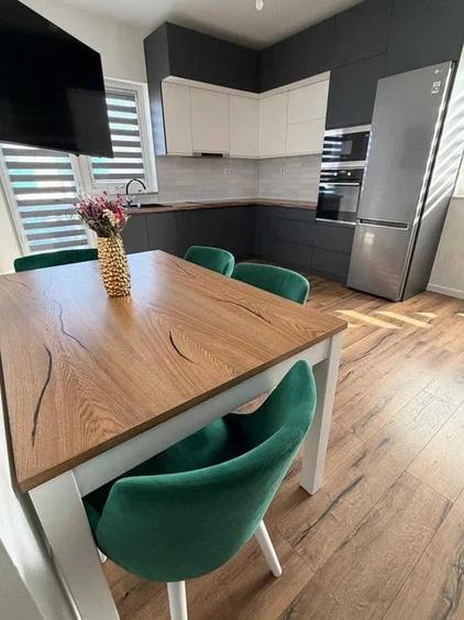 Apartament cu 3 camere semidecomandat în Florești