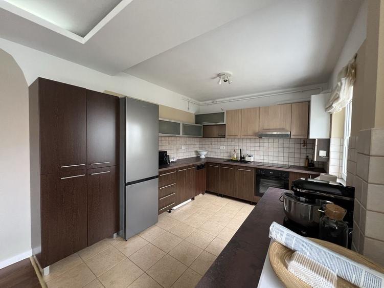 Apartament cu 4 camere în Central