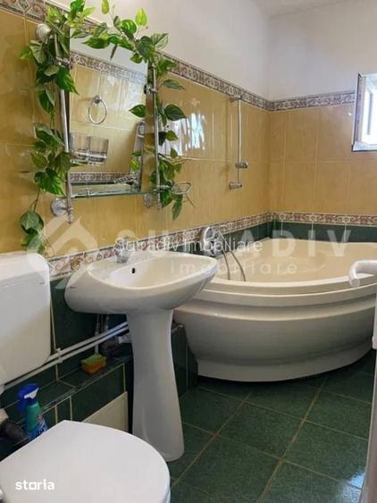 Apartament cu 4 camere, parcare, bloc cu lift- Plopilor