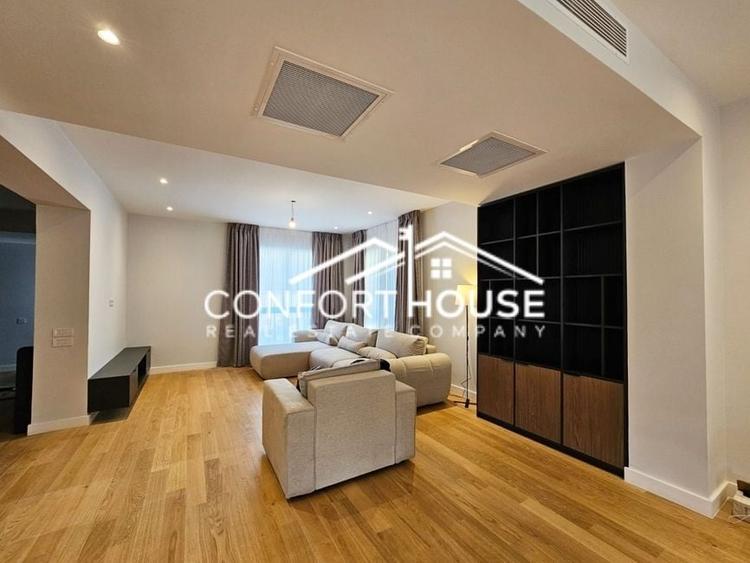 Duplex cu 7 camere cu Canalizare în Iancu Nicolae