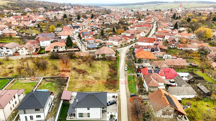 Teren Construcții intravilan de 1529 mp, în Central