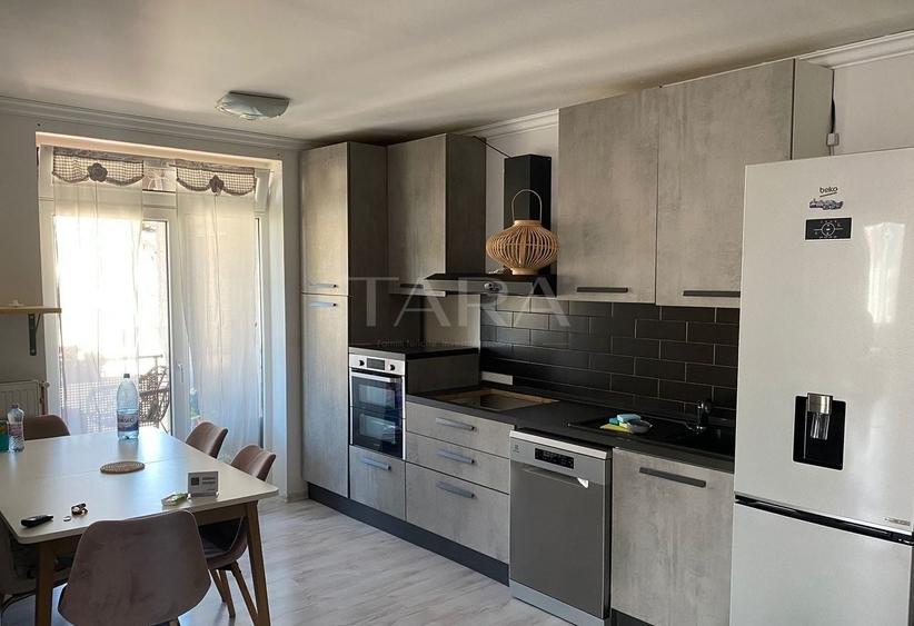 Apartament cu 3 camere decomandat, mobilat în Florești