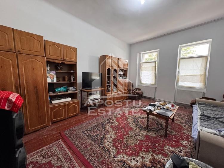 Apartament cu 5 camere semidecomandat în Bălcescu