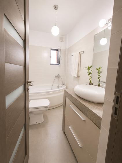 Apartament cu 3 camere decomandat în Km 4