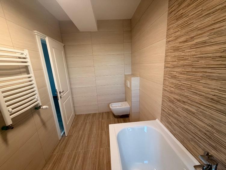 Apartament cu 3 camere decomandat, mobilat în Băneasa