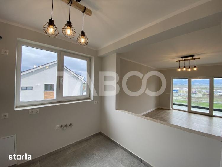 Apartament cu 3 camere decomandat în Cristian