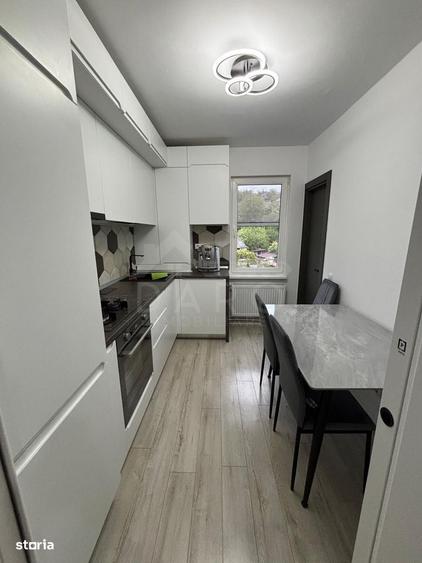 Apartament cu 3 camere decomandat în Diamant