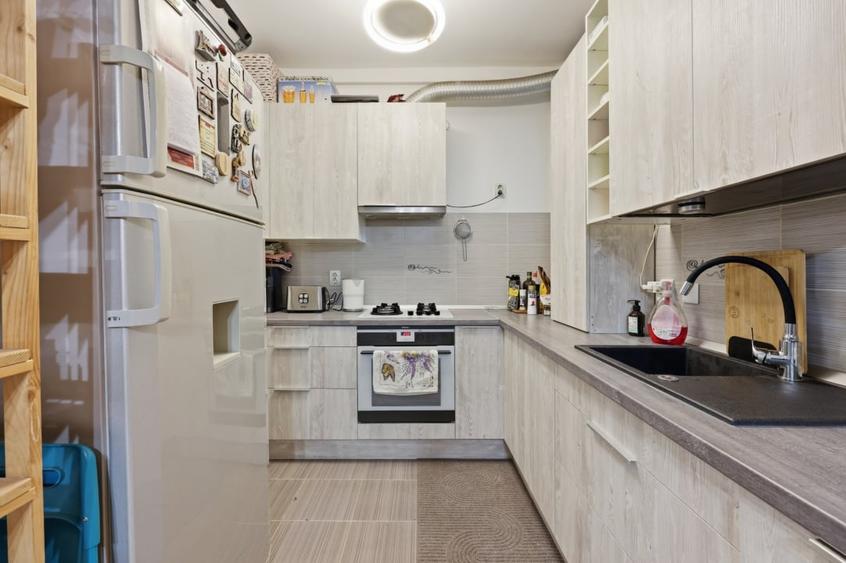 Apartament cu 3 camere semidecomandat, mobilat în Bucureștii Noi