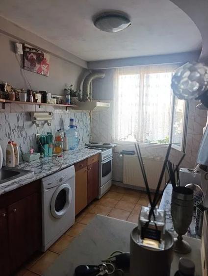 Apartament cu 3 camere semidecomandat, mobilat în Sălăjan
