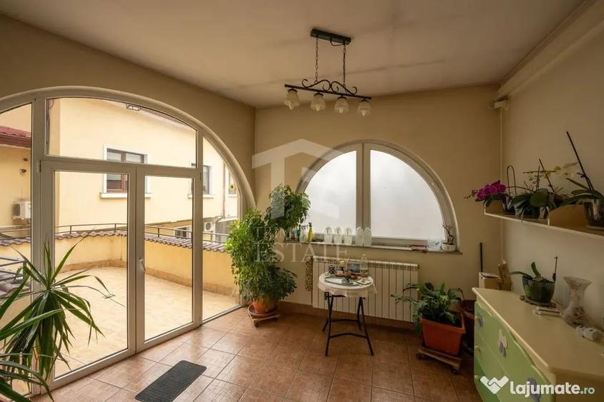 Casă cu 7 camere cu Teren 676 Mp în Romană