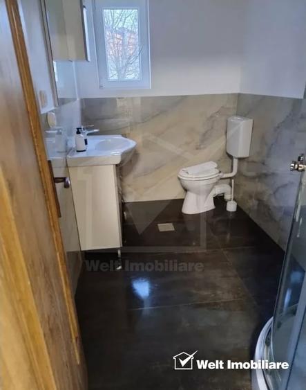 Casă individuală cu 9 camere cu Canalizare în Iris