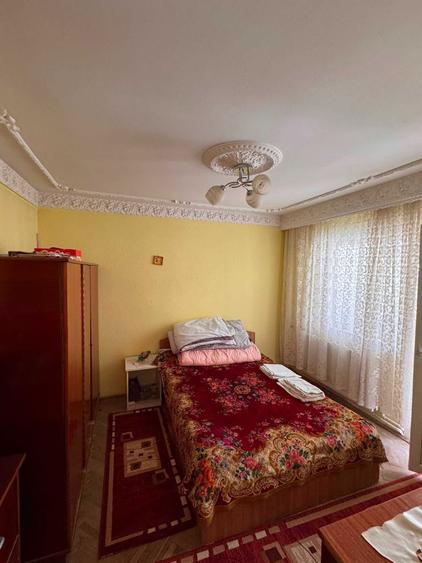 Apartament cu 3 camere decomandat în Palazu Mare