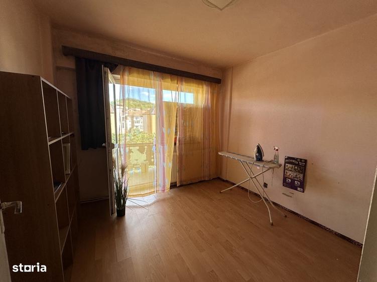 Apartament cu 3 camere decomandat în Vitrometan