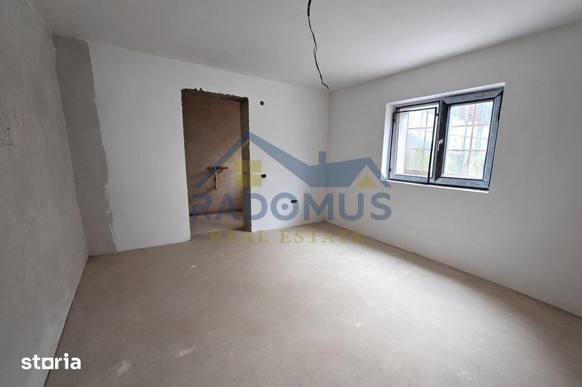 Casă cu 8 camere cu Teren 600 Mp în Central