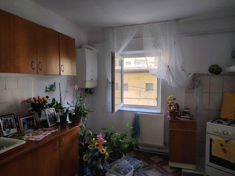 Apartament de vanzare 3 camere, etaj 1 - 3
