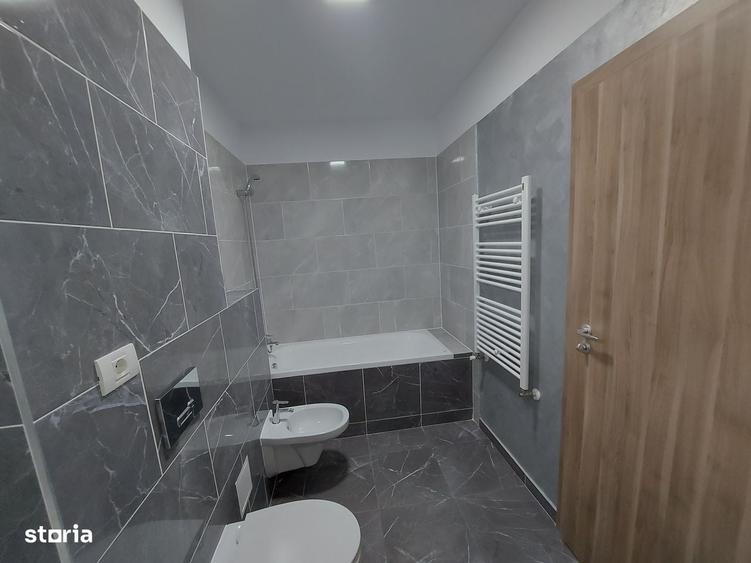 Apartament cu 2 camere decomandat în Tractorul
