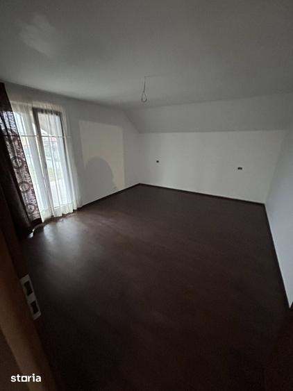 Casă cu 4 camere cu Teren 1090 Mp în Central