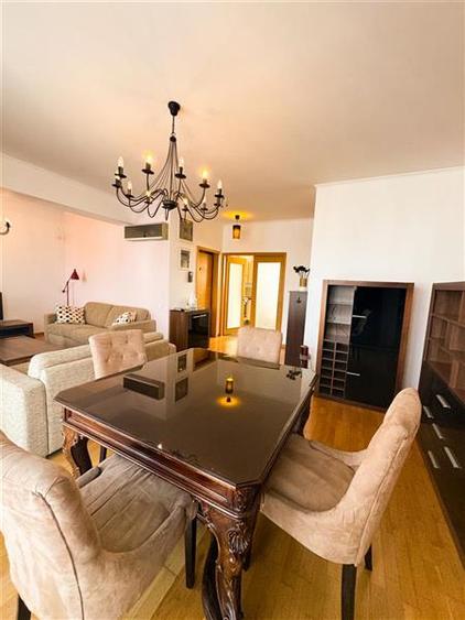 Apartament cu 3 camere decomandat, mobilat în Central