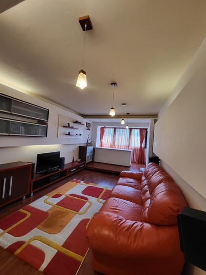 Apartament cu 3 camere semidecomandat în Drumul Taberei