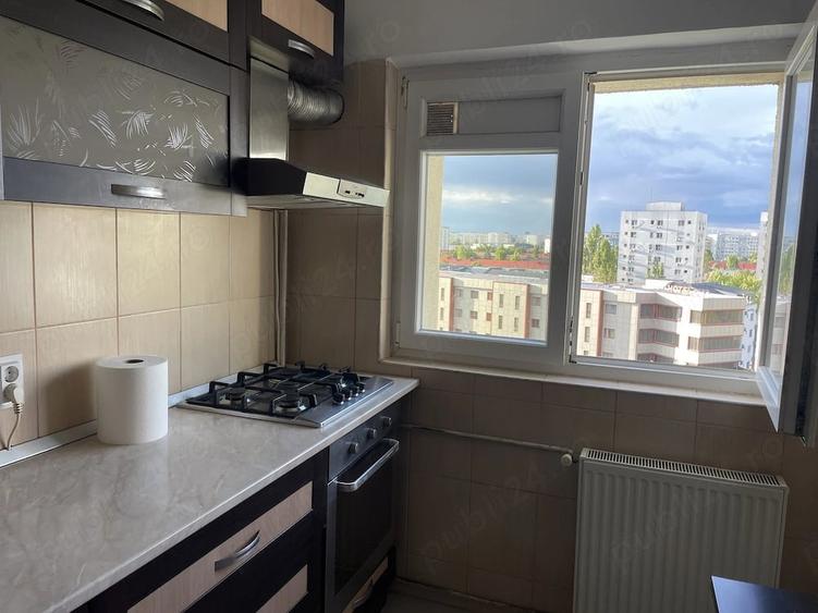 Inchiriez apartament 3 camere - 4