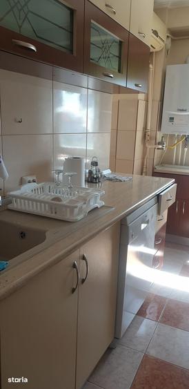 Apartament cu 2 camere decomandat, mobilat în Exterior Vest
