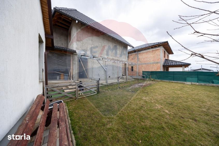 Casă cu 5 camere cu Teren 500 Mp în Central
