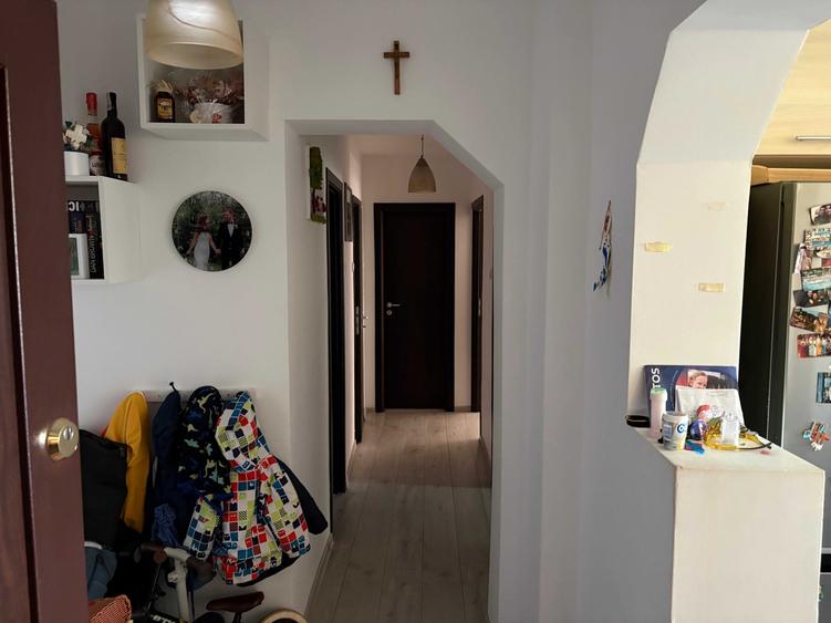 Apartament cu 3 camere decomandat în Dosu Bricii