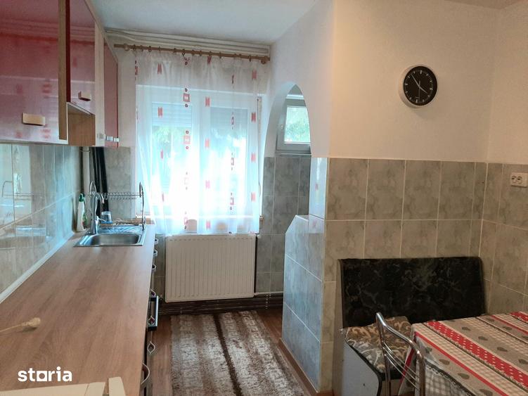 Apartament cu 3 camere semidecomandat în Micro 16
