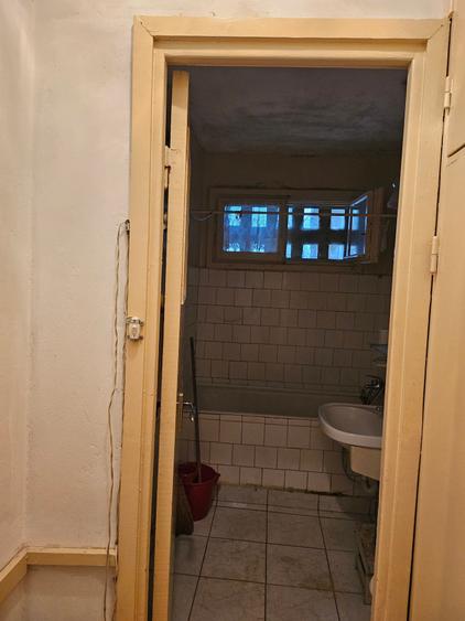 Apartament cu 3 camere semidecomandat în Titan