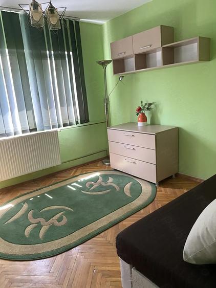 Apartament cu 3 camere decomandat în Torontalului