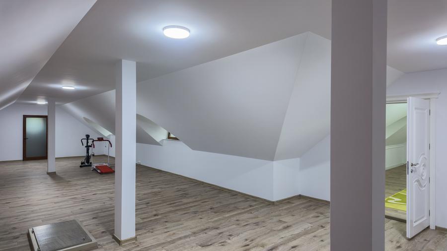 Casă individuală cu 6 camere cu Garaj în Volovăț
