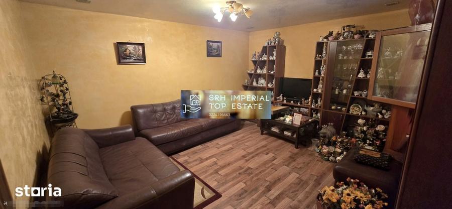 Casă cu 10 camere cu Teren 400 Mp în Palas