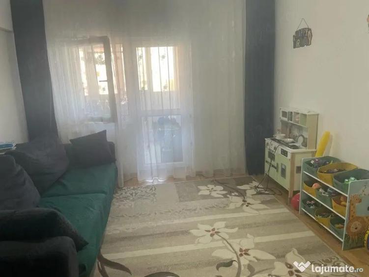 Apartament cu 3 camere decomandat, mobilat în Noua