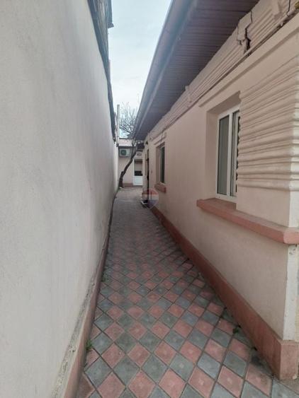 Casă individuală cu 6 camere cu Teren 250 Mp în Vitan