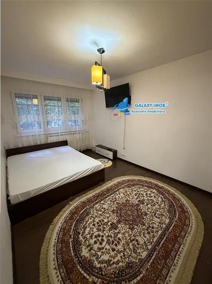 Apartament cu 3 camere semidecomandat, mobilat în Apărătorii Patriei