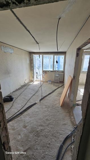 Apartament cu 2 camere semidecomandat în Mihai Bravu