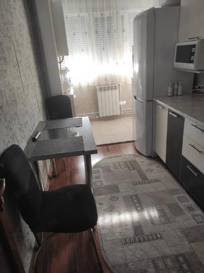 Apartament cu 3 camere decomandat în Abator