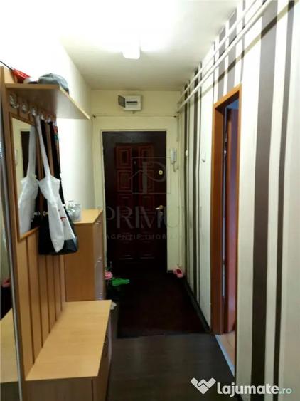Apartament cu 3 camere decomandat, mobilat în Dâmbovița
