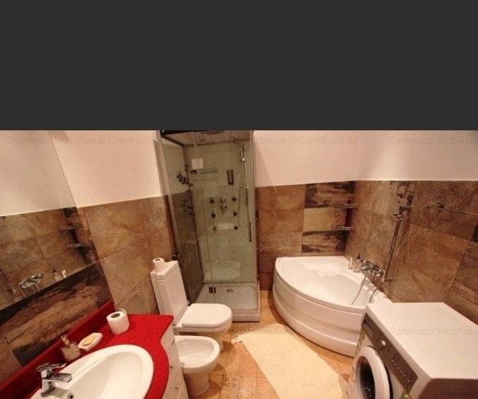 Apartament cu 3 camere semidecomandat, mobilat în Sinaia