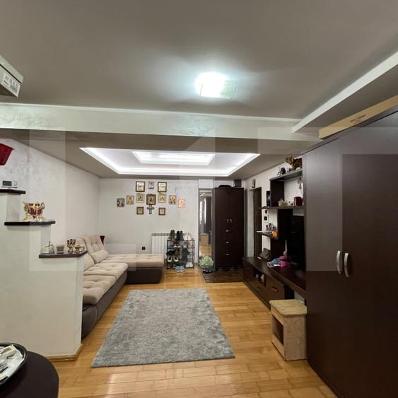 Apartament cu 3 camere decomandat, mobilat în Central
